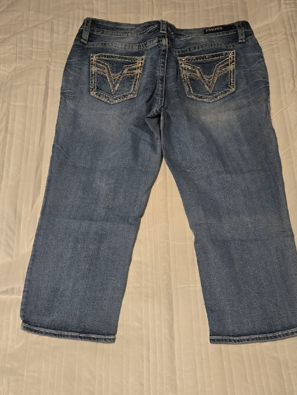 Vigoss Medium Blue Capri Jeans with Embroidered Back Pockets